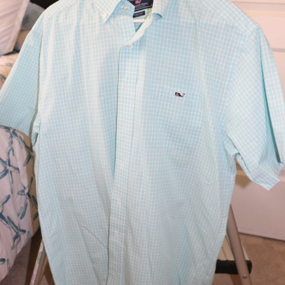 Short Sleeved buttoned down vineyard vines shirt. - Picture 4 of 4